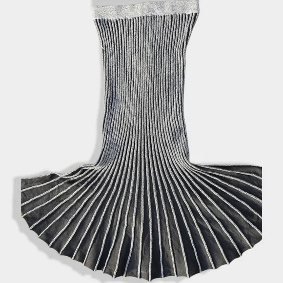 Striped Knitted Midi Skirt - Picture 6 of 6